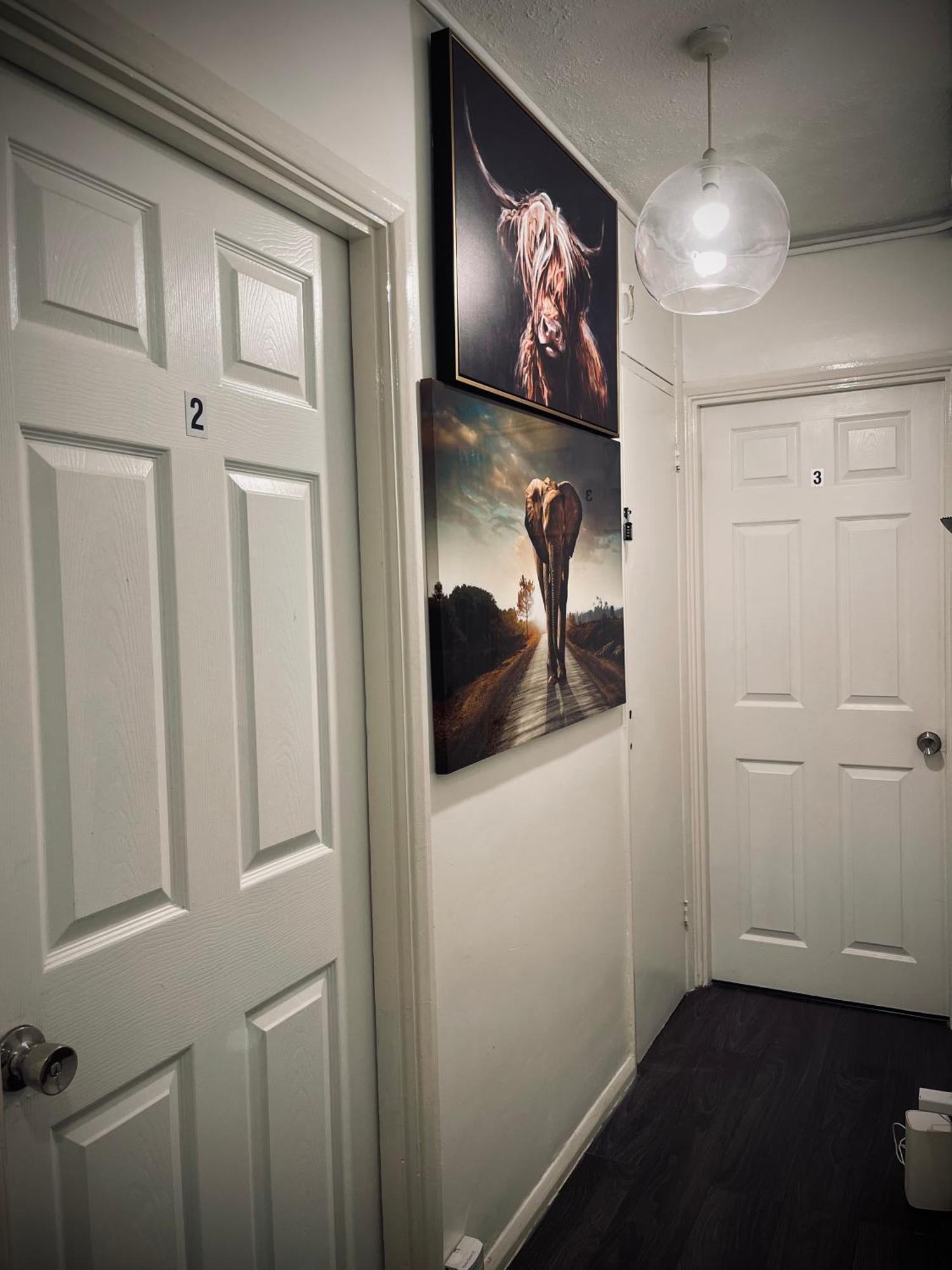 R3 Superking Sized Bed & 75" Tv On The Wall In Clapham Leilighet London Eksteriør bilde